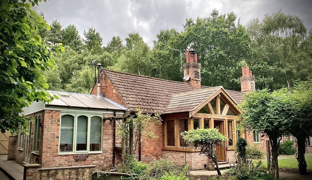 Large family cottage nestled in Sherwood Forest
