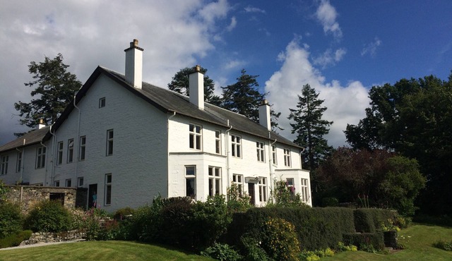 Large Family Country House Located In An Idyllic Private Estate