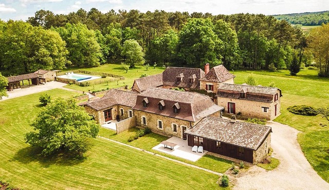 Large family country house with private pool