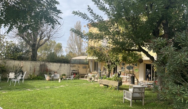 Large family farmhouse in the countryside, with swimming pool, close to summer festivals