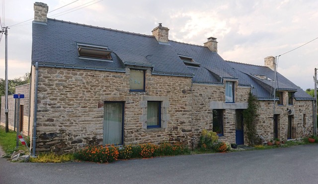 Large family farmhouse + 200m2 - 6/8 people