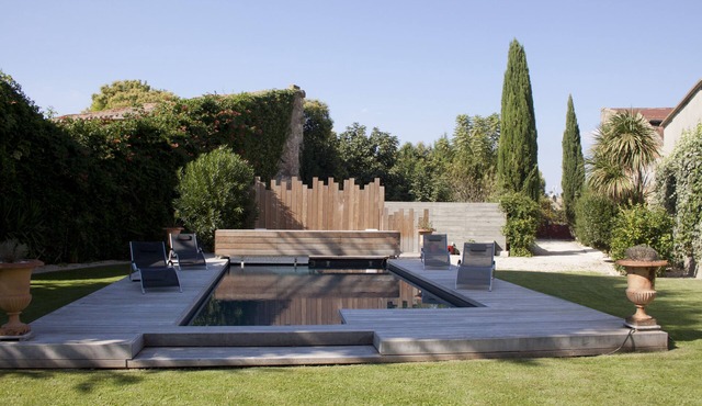 LARGE FAMILY FARMHOUSE IN THE HEART OF THE CAMARGUE AND 10 KM FROM NIMES