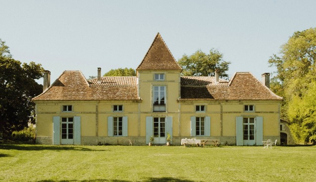 Large family home in the heart of a charming Lot-et-Garonne village