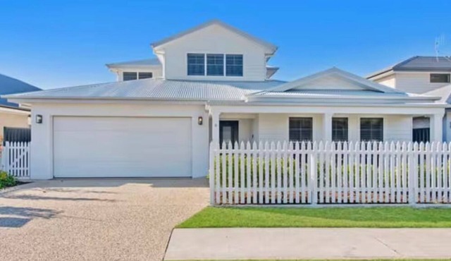 Large family friendly beach retreat