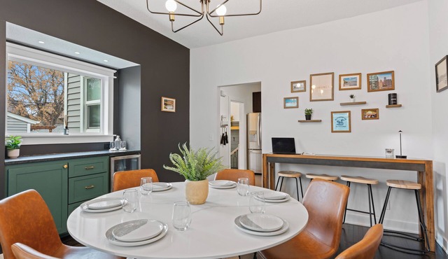 Large Family-friendly 5-bdrm Homebase, Central Comfortable Easy Check-in