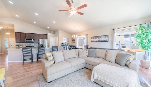 Large Family-Friendly 5BR Retreat with Theater & Mtn Views