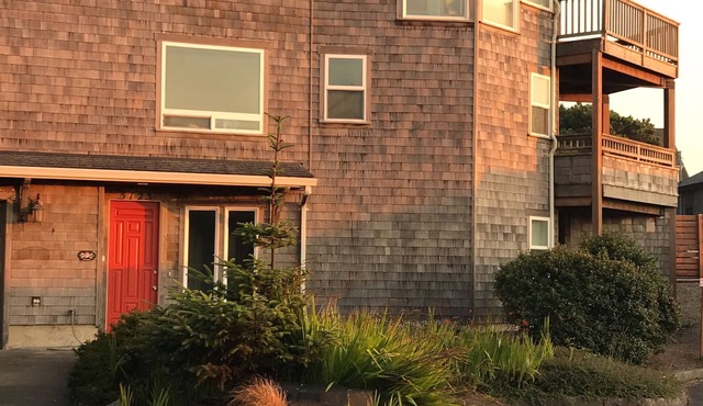 Large family-friendly home; Walk to Bella Beach; Ocean View; Hot Tub