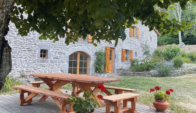 Large family gîte in Auvergne, 5 bedrooms, linen included, sleeps 12,