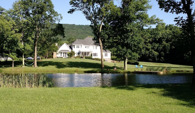 Large Family getaway,16 acres in golf community, wineries, hiking, biking nearby