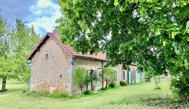 Large Family Home Private Saltwater Pool, Garden and Forest,Dordogne Countryside