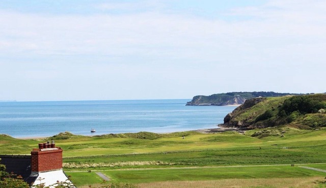 Large Family Holiday House with Sea Views & Off Street Parking.