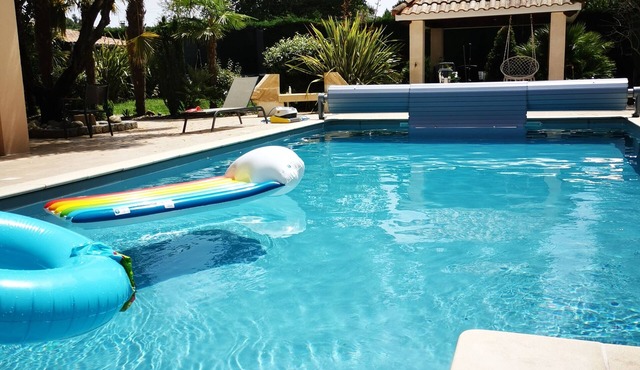 Large family home between vineyards and forests