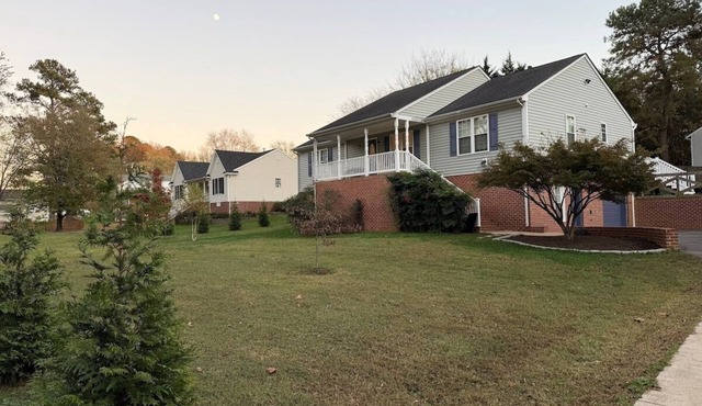 Large Family Home~Theater~Billiards~Workspace