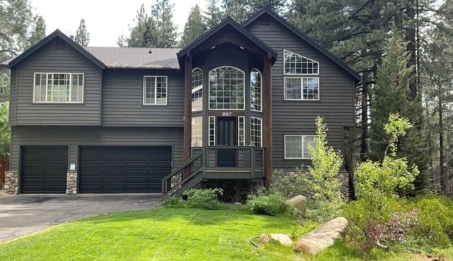 Large Family Home in Quiet Wooded Setting Close to Everything