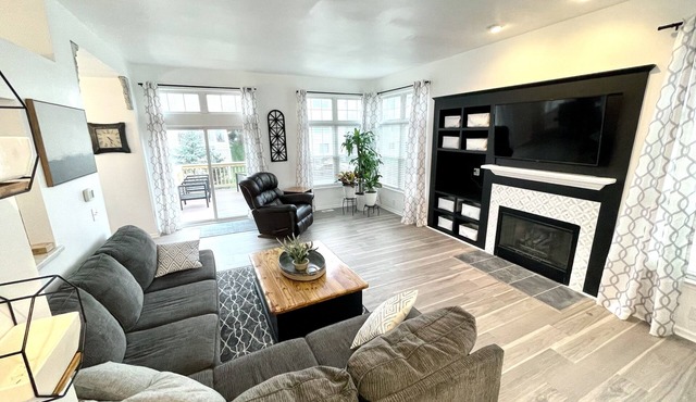 Large family home 1 mile off the expressway.