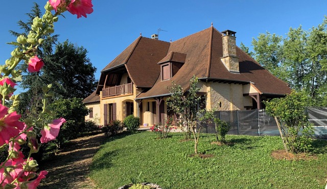 Large family home (15 people) with swimming pool