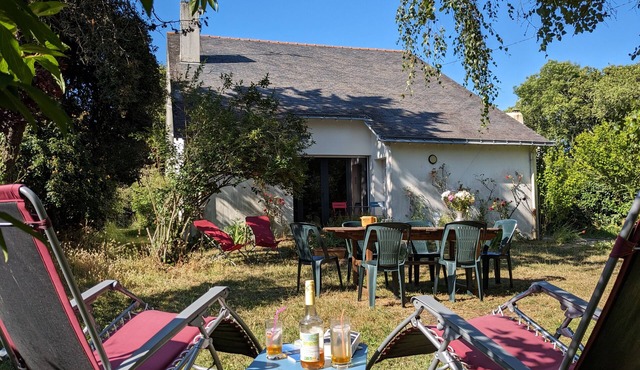 Large family home, between beaches and marshes.