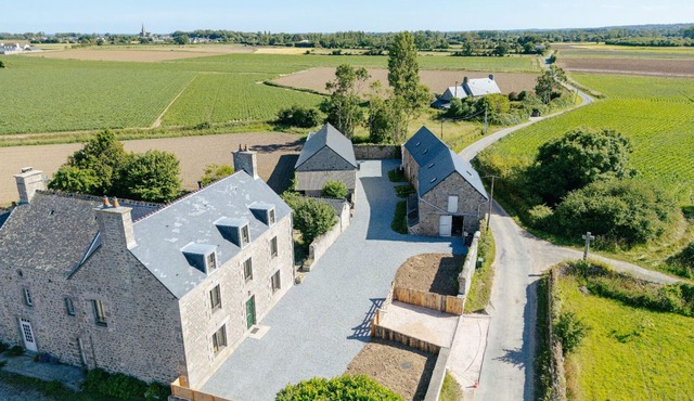 Large family home, completely renovated, between sea and countryside.