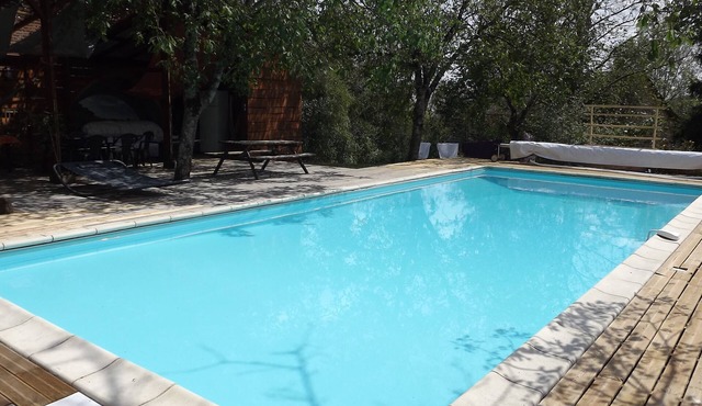 Large family home, private heated pool, large garden, near Najac.