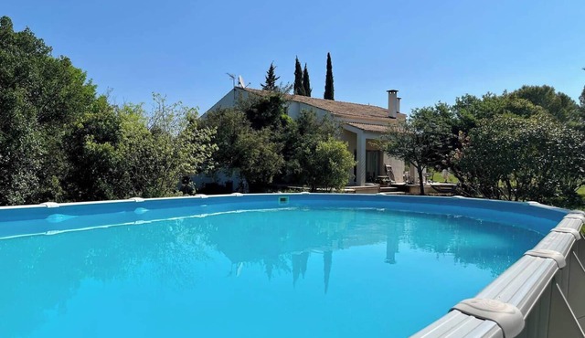 Large family home with swimming pool and air conditioning, suitable for children.
