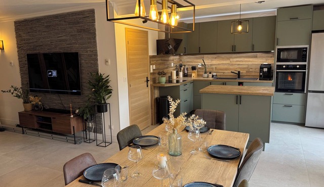 Large family home - Garden + parking