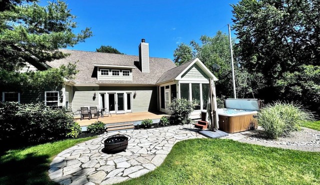 Large Family Home in South Haven - Private lake Access, Hot Tub, Sunroom & Patio