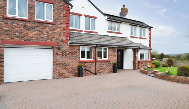 Large family home ideal for a special occasion or family get together.