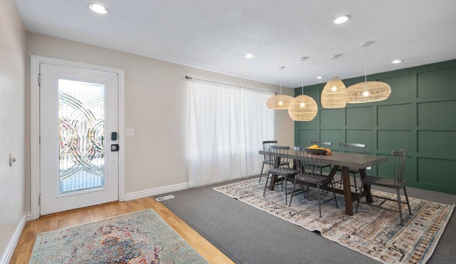 LARGE Family Home Ideal for Groups- Boho