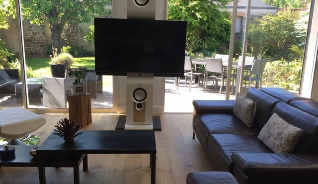 Large family home in the heart of town