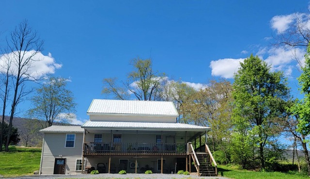Large Family Home Located 1 Mile From Aitch Boat Launch On Raystown Lake