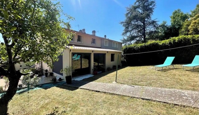 Large family home near the canal in Agen