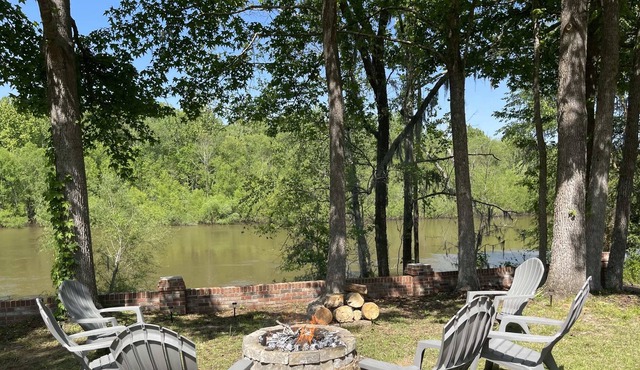 Large Family Home on the Savannah River - Grill, Pool Table, Fire pit, and Indoo
