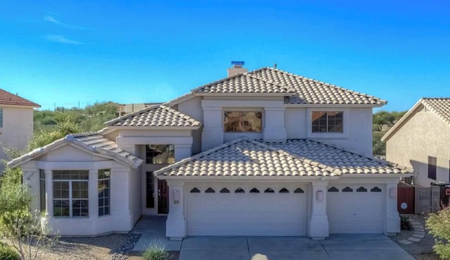 Large family home, pool, pool table, ping pong, great location! National Park