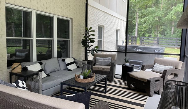 Large Family Home: Pool, 7-acres, Bball Court, Hot Tub