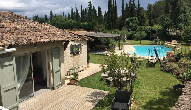 Large family home, swimming pool, jacuzzi, pool house, boules court