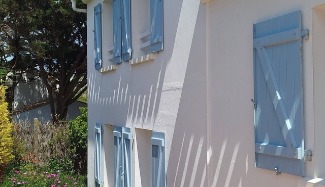 Large family home, sea view, nestled in the dune on the island of Noirmoutier.