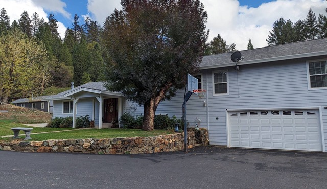 Large family home for holidays, retreat, gatherings.