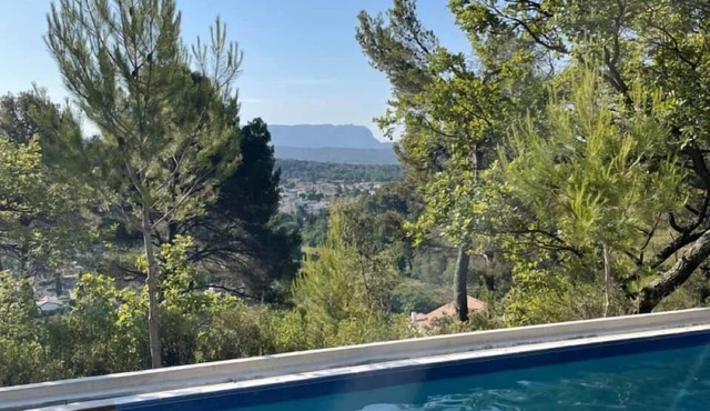 Large family home, view of Sainte Victoire