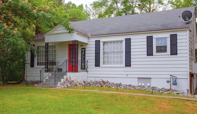 Large family home w dinning by Lindsey Wilson