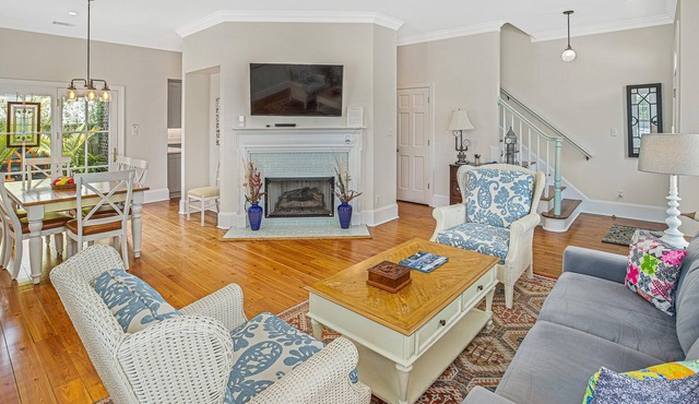 Large Family Home w/Parking, Steps from Forsyth Fountain by Lucky Savannah