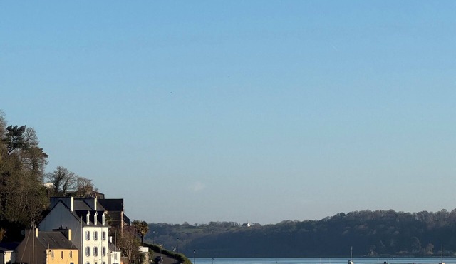 Large family home with sea view over Morlaix Bay,