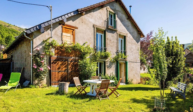 Large family home with superb panoramic views.