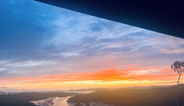 Large family home with fabulous views, pool and bar area…!