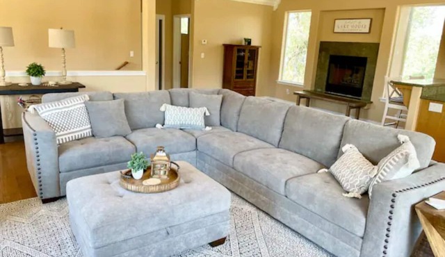 Large Family home with 2 Master Bedrooms!