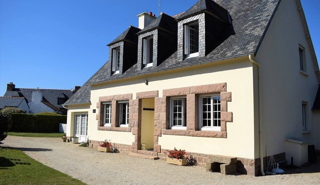 Large family house 50m from the sea with garden in TREGASTEL