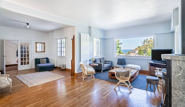 Large family house at 230m from the beach!