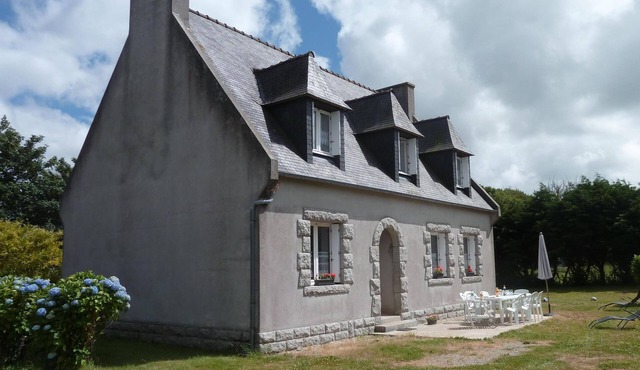 Large family house, 5 bedrooms, only 5 km from the Abers and soft sandy beaches