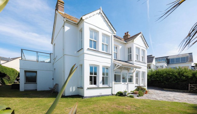 Large Family House Right By The Beach on Treyarnon Bay