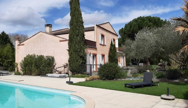 Large family house, sleeps +10, Secured swimming pool, near Albi Carcassonne