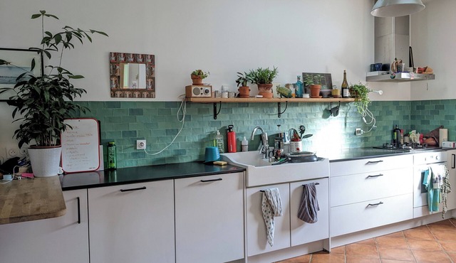 Large family house, sleeps many, historic center Chabeuil